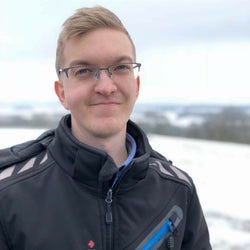 Ekostuff miljövänliga mobilskal Elbilstillbehör elbilsladd Solceller solcellslampor Miljövänliga produkter Ekologiskt Soja sojaljus Soja vax Elbil elbilstillbehör Elbilar träd tvålar naturligt naturliga vattenfilter vattenkanna Dafi Ekelunds Ecopeaceskal miljövänliga skal Bambutangentbord bambu Kork korkskal